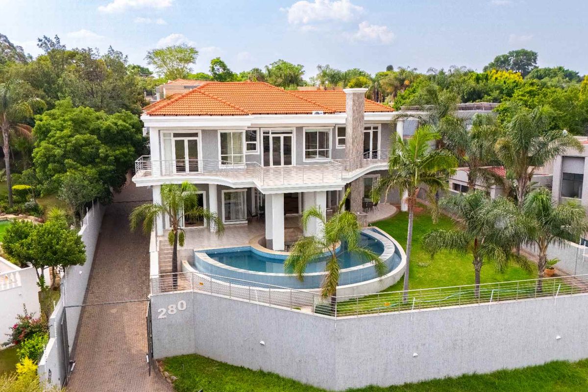 Rare 6-Bedroom Ambassadorial Residence with breathtaking views - Photo 4