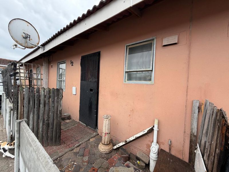 2 Bedroom Starter Home for Small Family - Photo 2