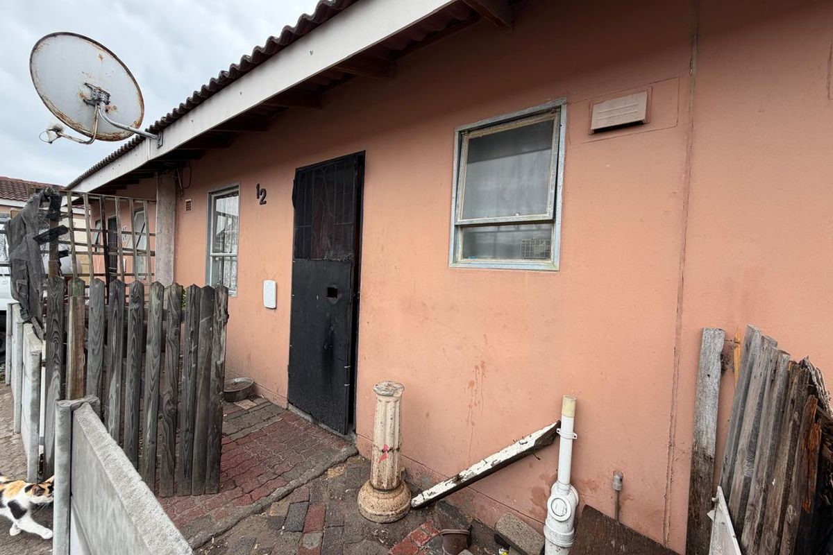 2 Bedroom Starter Home for Small Family - Photo 2