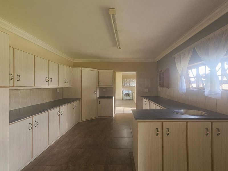 Discover Comfort & Style: Your Dream Home Awaits! - Photo 10