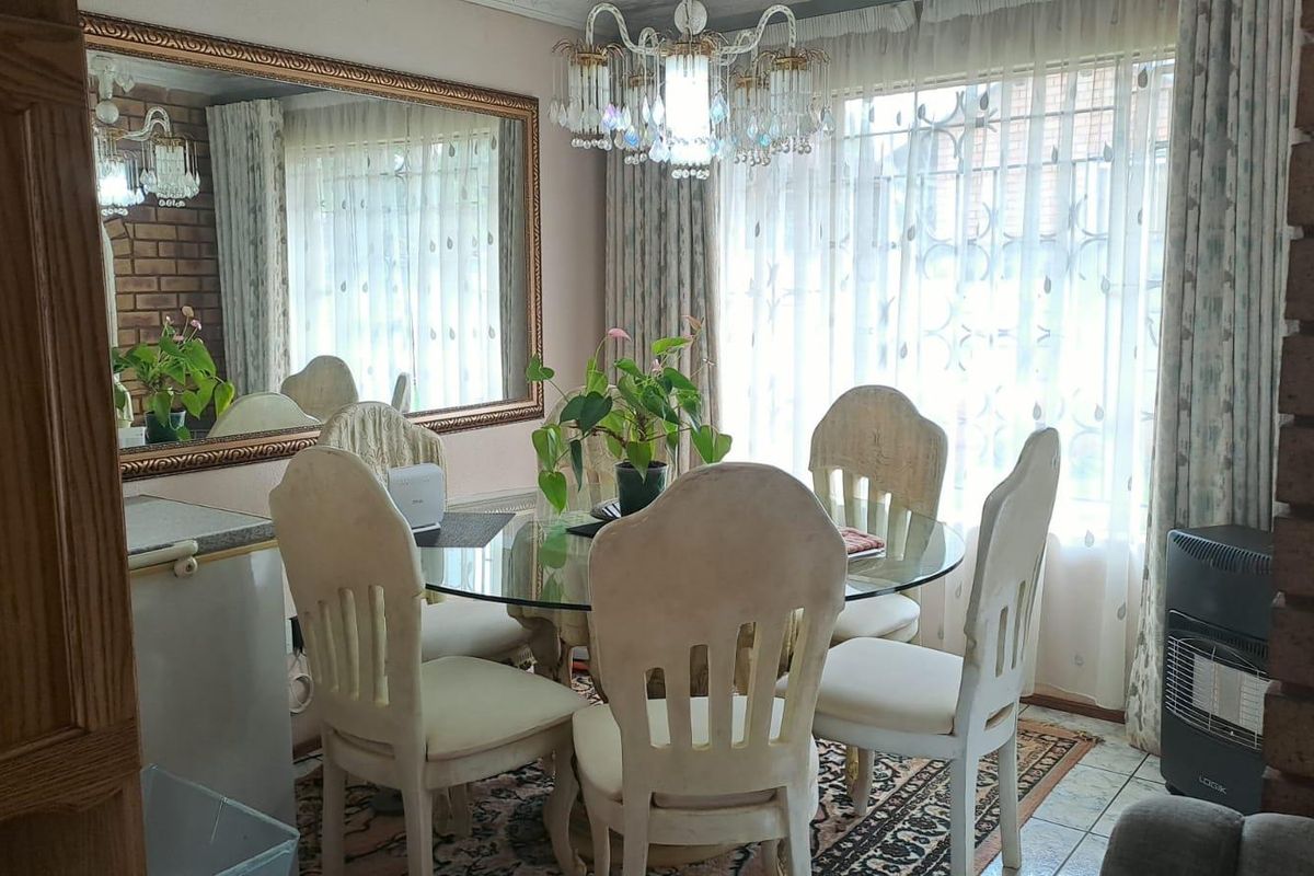 Charming and well maintained family home nestled in a peaceful neighborhood in Clarina - Photo 5