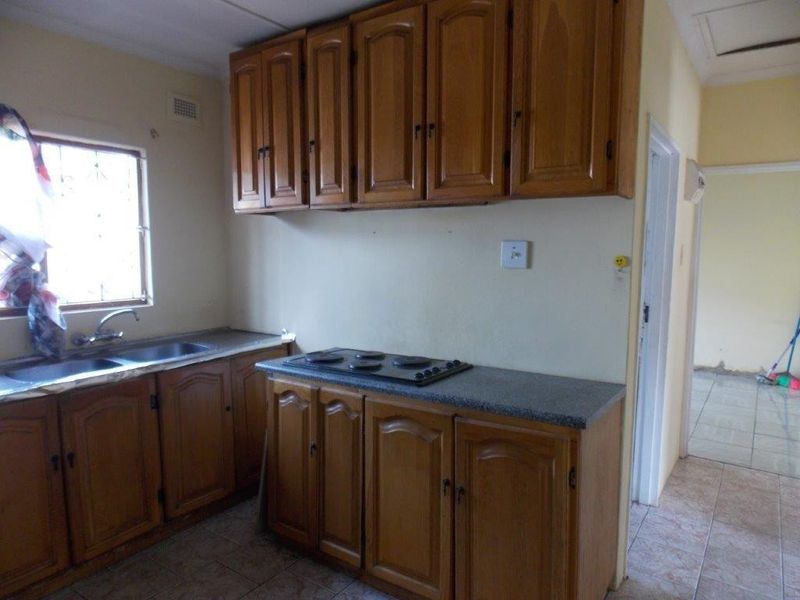 Comfortable Family Living in Shallcross Chatsworth - Photo 10