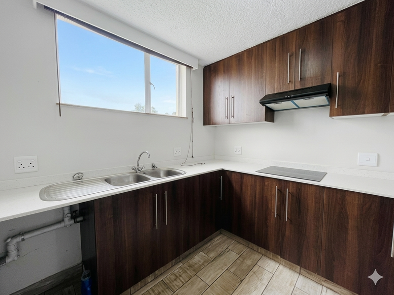 Hendra : Lock-Up & Go | 3-Bedroom Apartment with Pool, Tennis & 24/7 Security - Photo 6