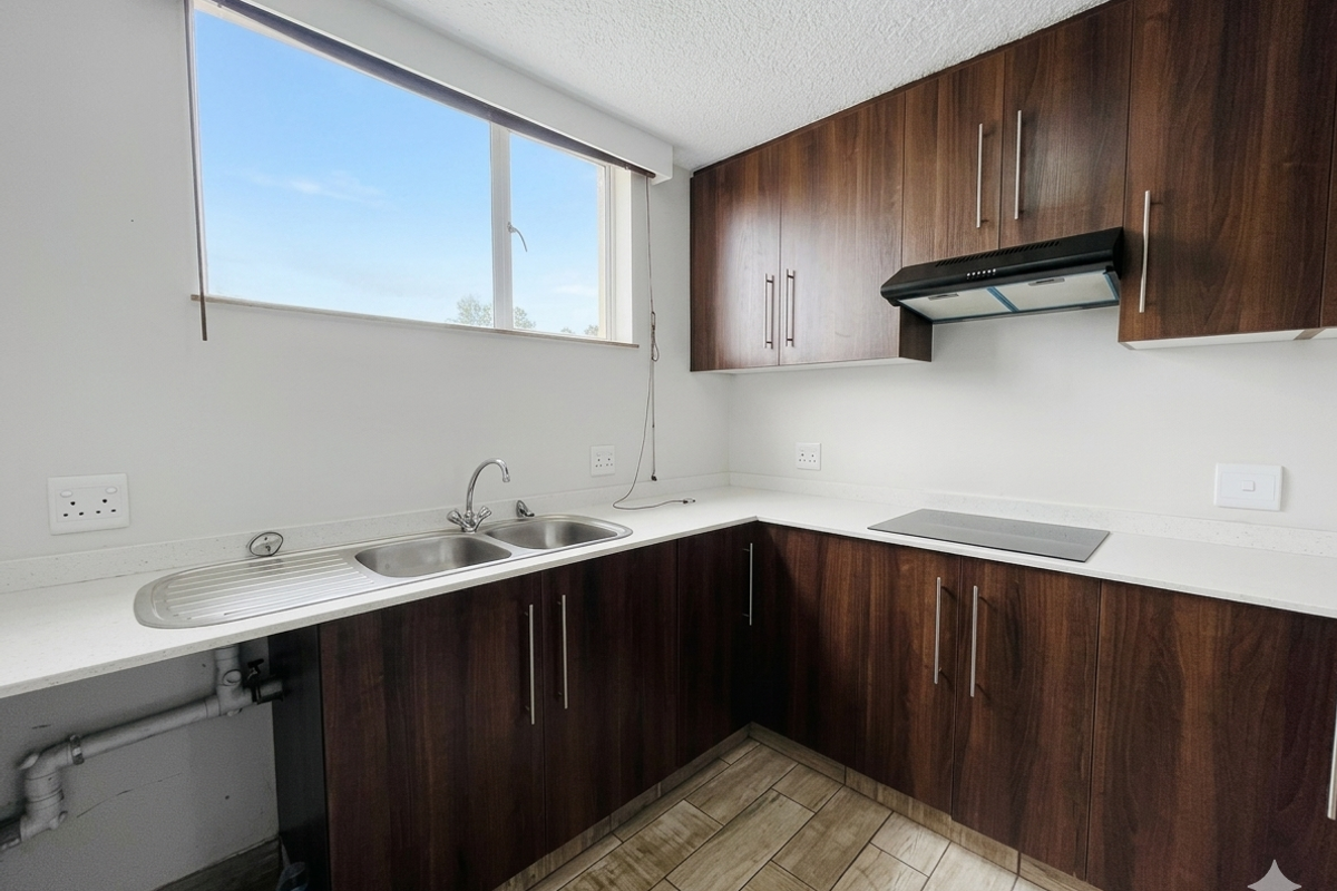 Hendra : Lock-Up & Go | 3-Bedroom Apartment with Pool, Tennis & 24/7 Security - Photo 4