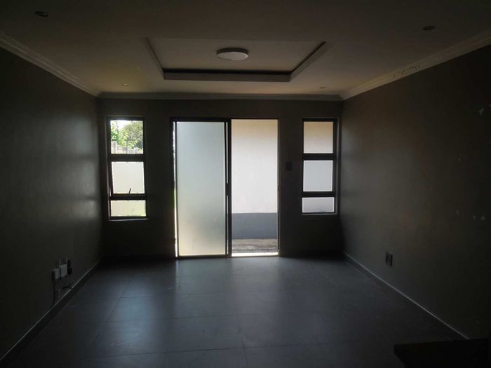 Property #2464319, Cottage Rental Monthly in Silverton