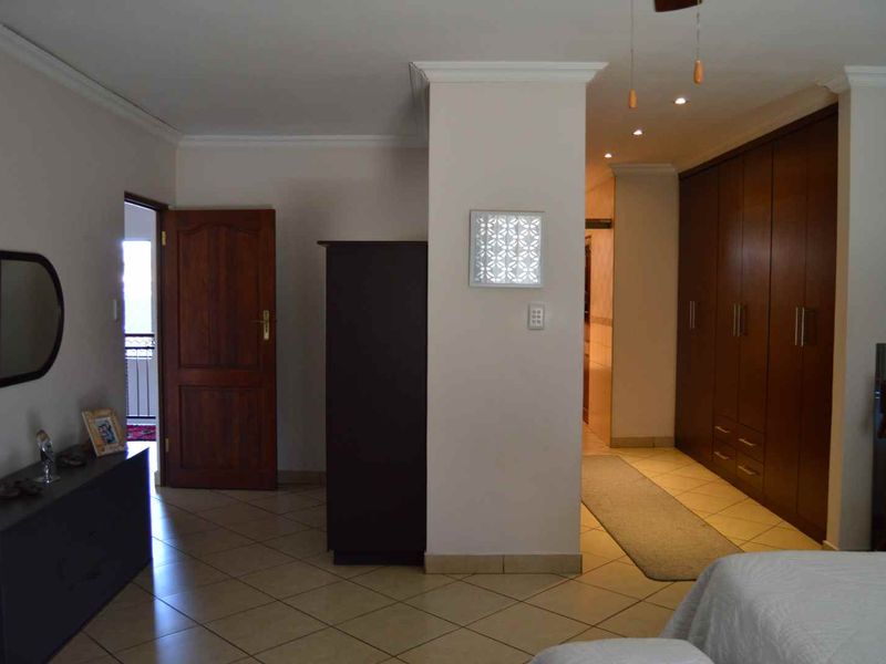 Beautiful double-storey 4-bedroom house - Photo 9