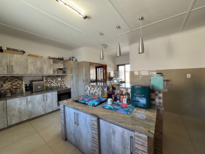 Ideal Starter Home with 1 Bedroom Flat - Photo 8