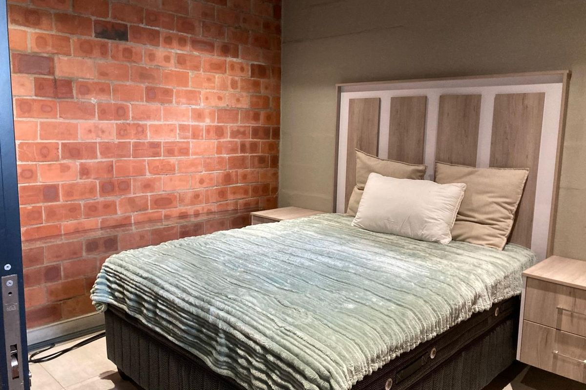 Stylish industrial Loft Apartment / spacious and low Levy - Photo 3