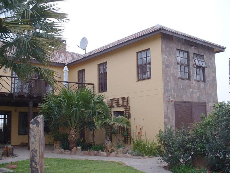 CLASSIC GERMAN STYLE HOME WITH GARDEN FLAT ON DOUBLE ERF - Photo 7