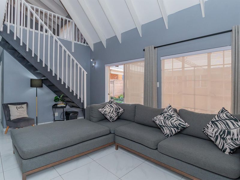 Modern, Safe & Secure 3-Bedroom Townhouse in Van Riebeeck Park - Photo 5