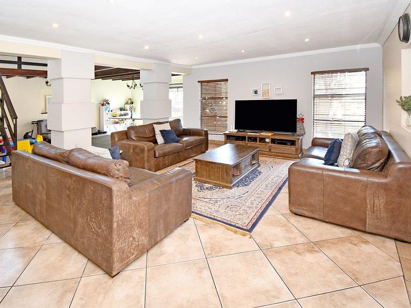 Beautiful Family Home in Secure Complex - Photo 9