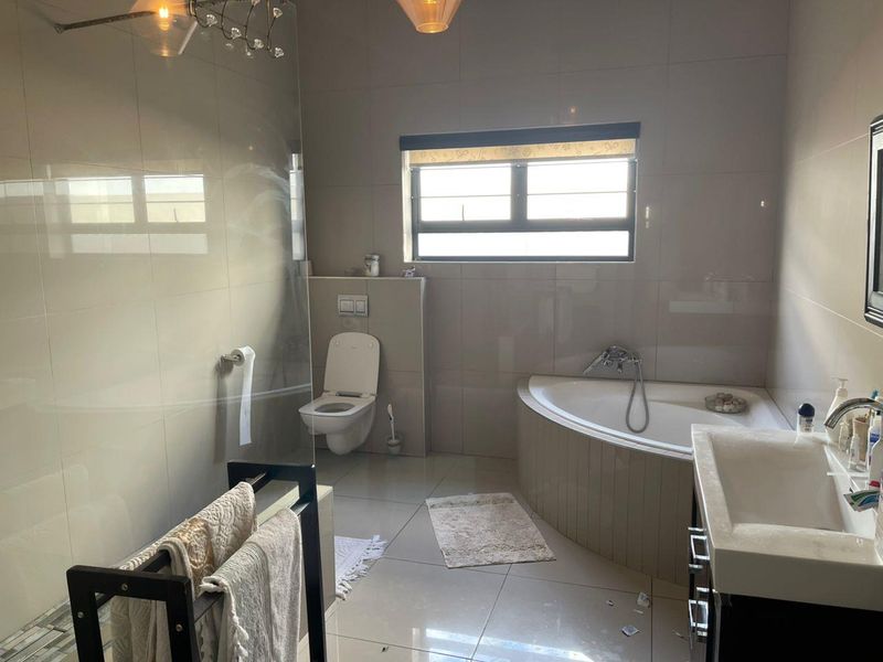 BREATH AWAY 3 BEDROOM HOME FOR SALE - MEERSIG, WALVISBAY - Photo 6