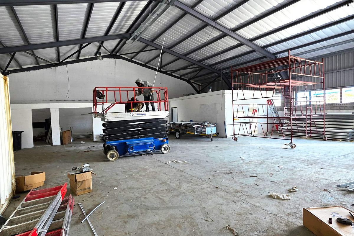 Light Industrial Warehouse in Newly Refurbished Complex - Photo 3