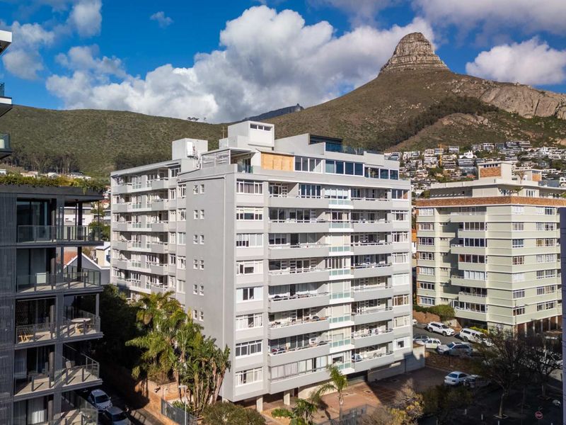 Spacious 3-Bed Fresnaye Home with Balcony & Scenic Skyline - Photo 1
