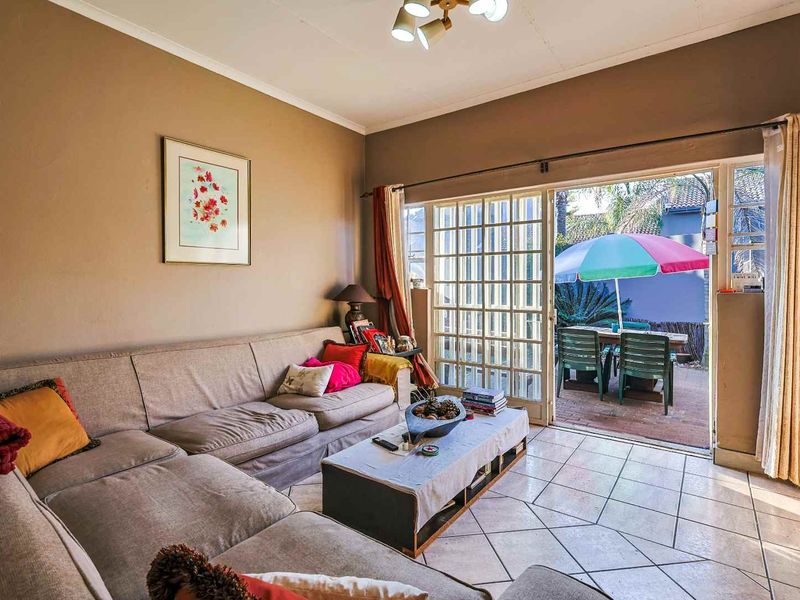 Spacious & Private 3-Bedroom in Secure Small Complex - Photo 5