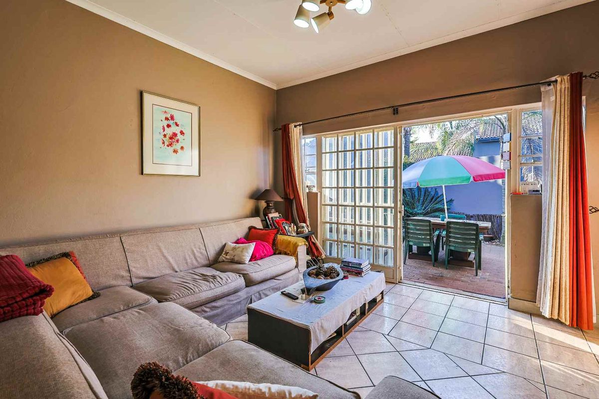 Spacious & Private 3-Bedroom in Secure Small Complex - Photo 5