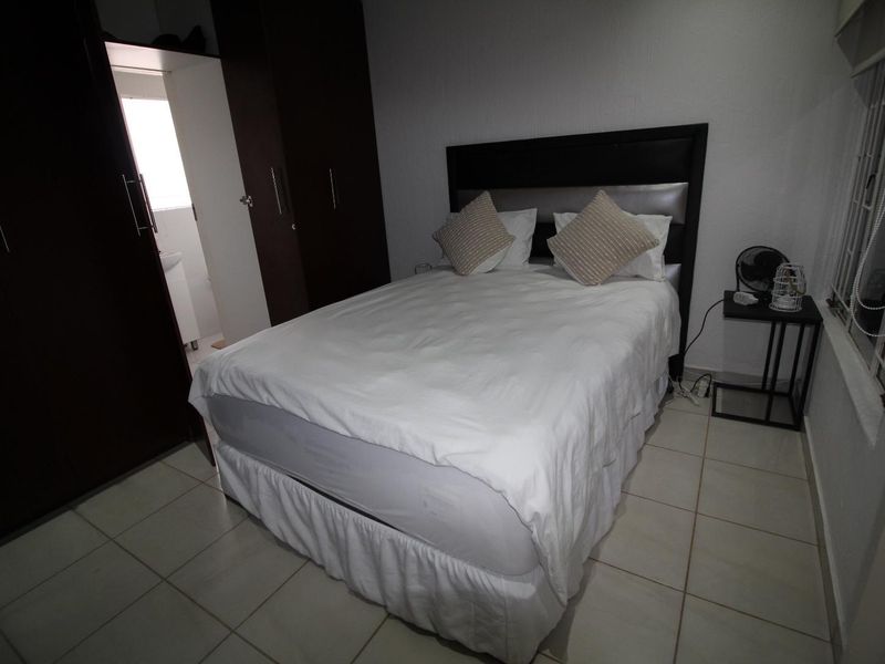 3 Bedroom, 2 Bathroom In Security Complex - Photo 5