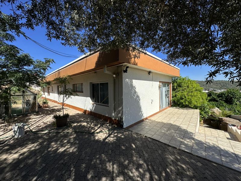 5 Bedroom House for Sale in Klein Windhoek - Photo 9