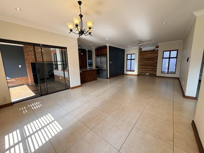 Ultra Spacious Townhouse in Heritage Hill - Photo 8