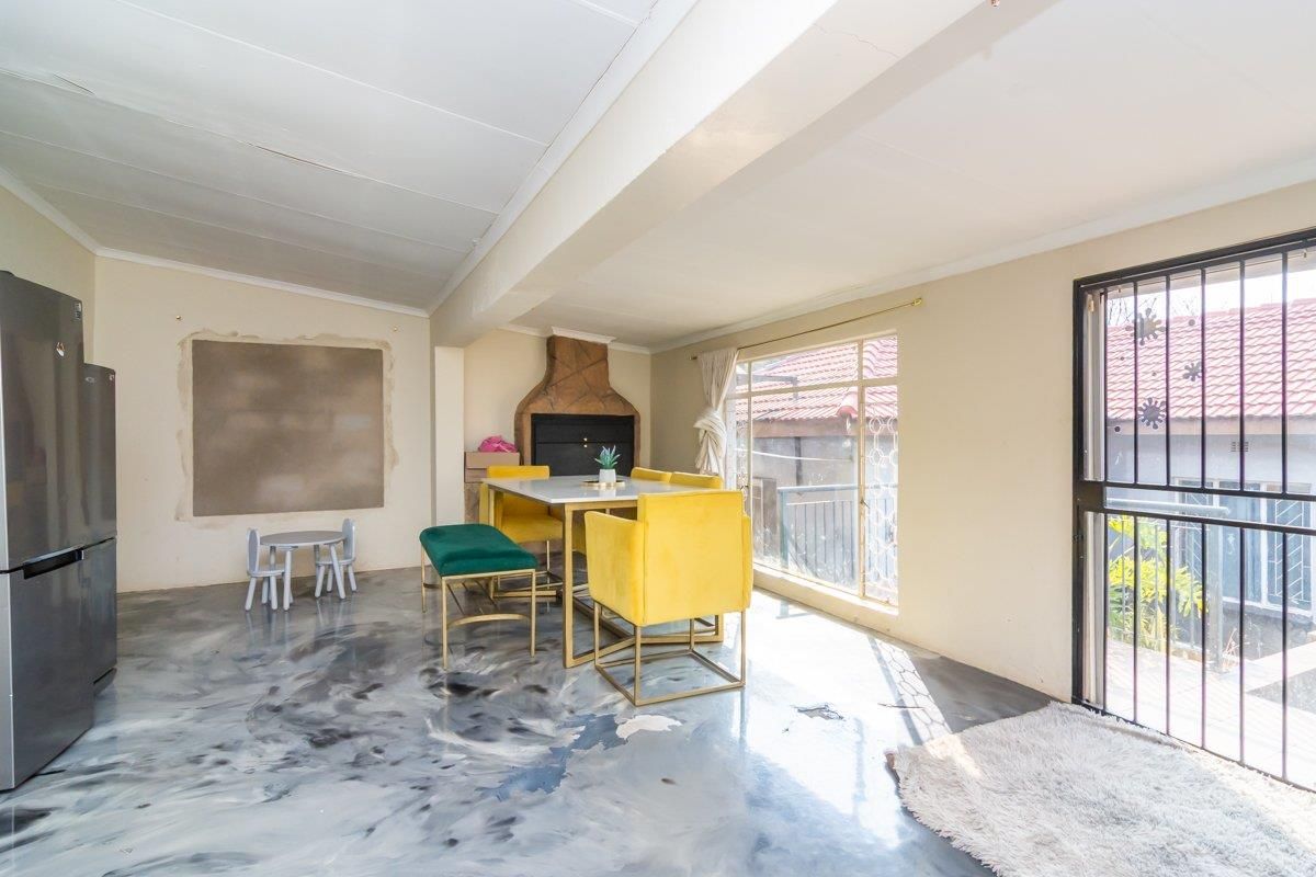 A hidden Gem waiting to shine! is for sale in Florida - Photo 2