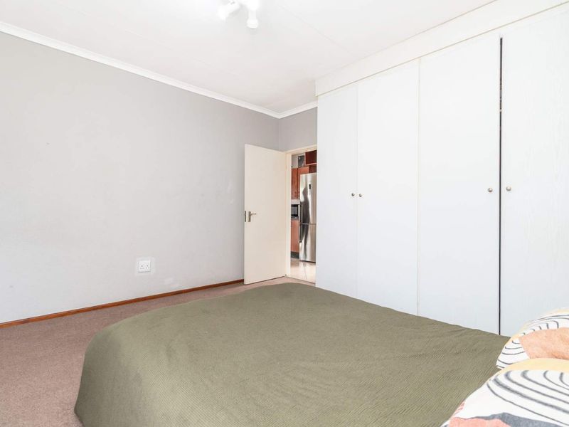 RENOVATED & READY FOR OCCUPATION - Photo 10