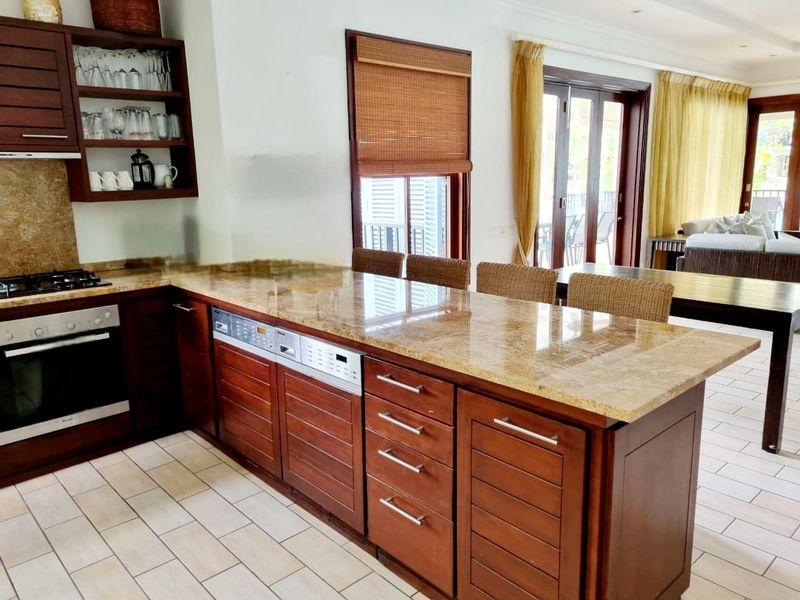 Exceptional ground floor corner unit in unbeatable position - Photo 3