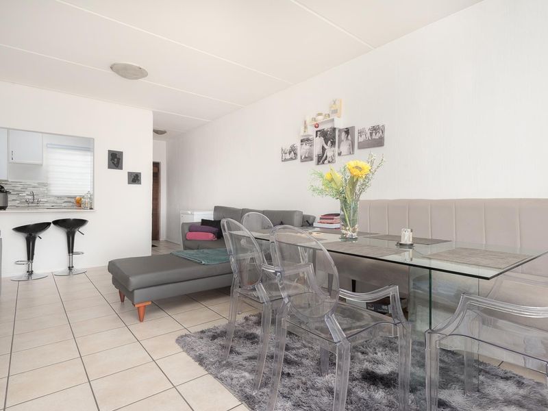 Modern Living with Golf Course Views - Photo 3