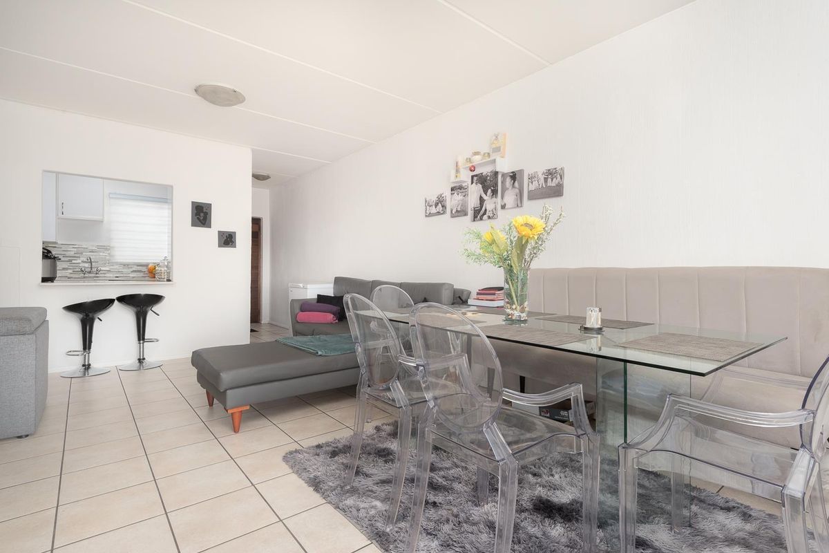 Modern Living with Golf Course Views - Photo 3