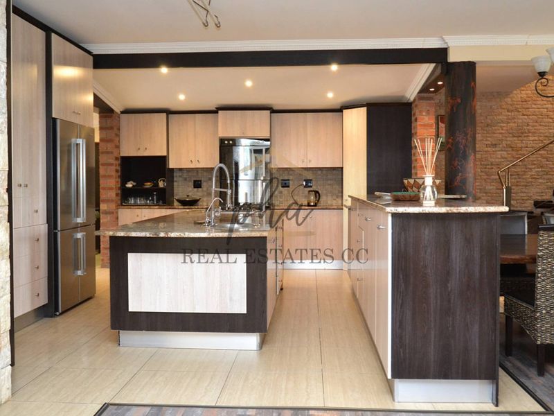 Stunning Four-Bedroom luxurious Home for Sale in Walvis Bay - Photo 4