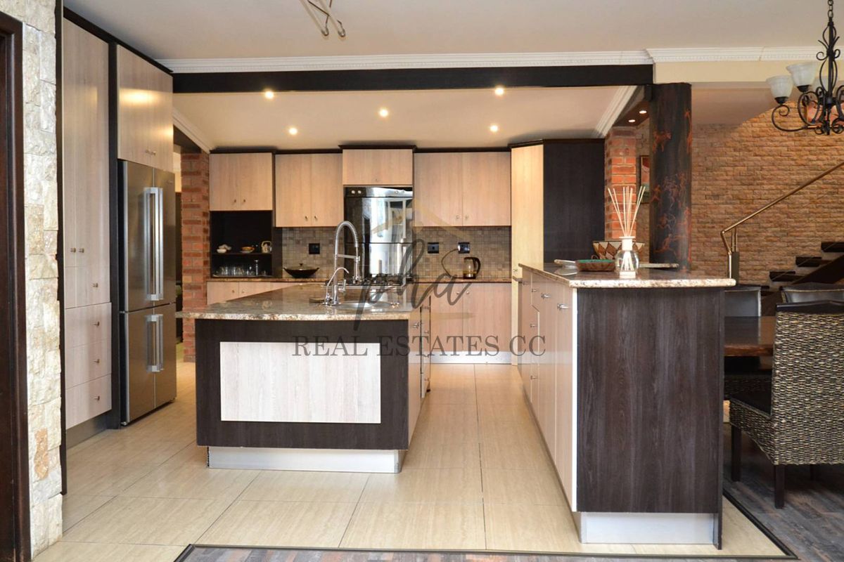 Stunning Four-Bedroom luxurious Home for Sale in Walvis Bay - Photo 4