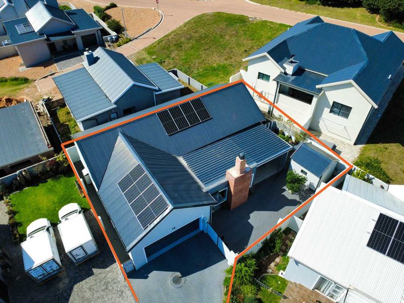 The perfect lock-up-and-go property for sale in Stilbaai-Wes. - Photo 2