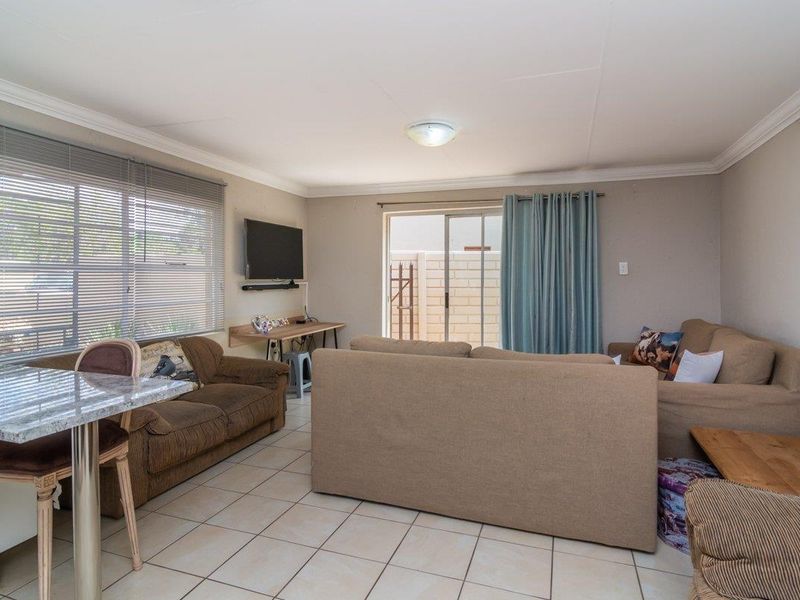 Spacious, Stylish, and Central: Your Greenhills Retreat - Photo 5