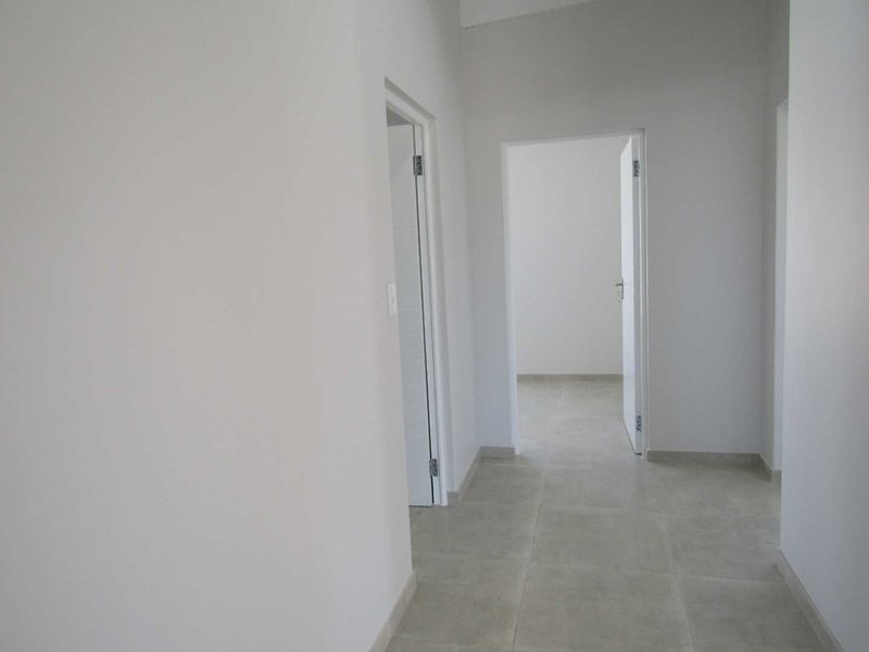 Newly build home designed for modern living - Photo 9