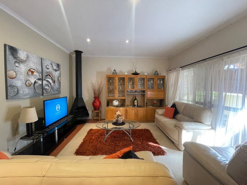 3 Bedroom ALL ONE ONE LEVEL townhouse for sale - Photo 4