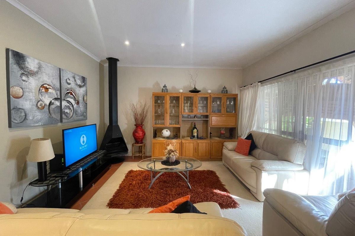 3 Bedroom ALL ONE ONE LEVEL townhouse for sale - Photo 4