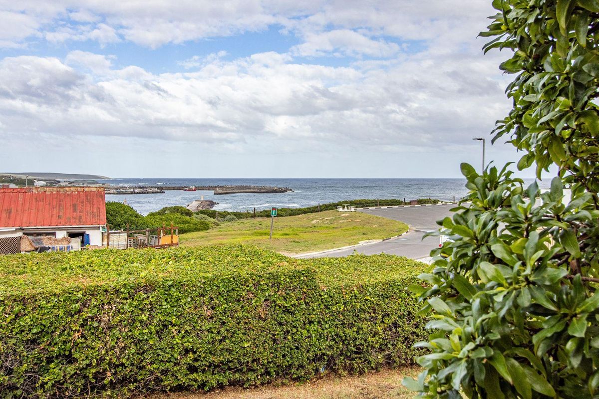 Linger Longer in Gansbaai - Photo 3