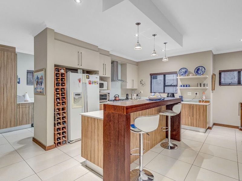 Modern Living in a Secure Lifestyle Estate - Photo 7