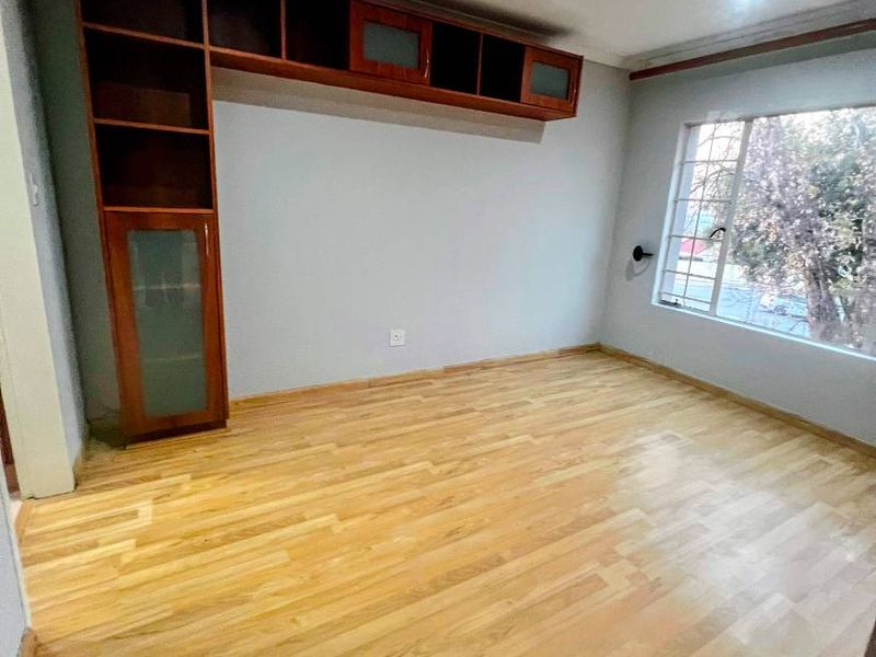 Bright Open-Plan Living Near Sandton CBD – Rent R12,000 - Photo 5