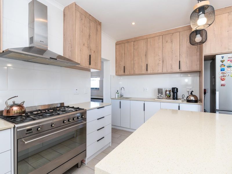 Easy living with seamless indoor-outdoor flow - Photo 2