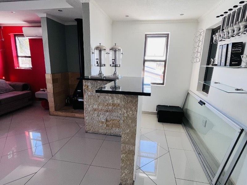 Modern 5-Bedroom Double-Storey Home For Sale in Cimbebasia | N$2,550,000 - Photo 8