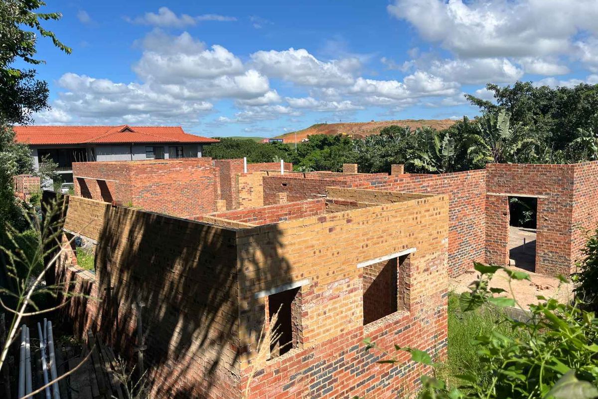 An incredible investment opportunity for a discerning buyer to complete the home to their taste while benefiting from an excellent price point - Photo 2