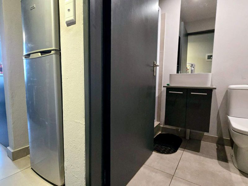 Modern Studio Apartment with Premium Lifestyle Amenities - Photo 8