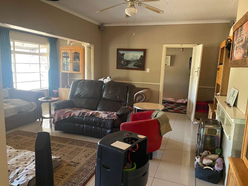 Versatile Family Home with Flatlet – Ideal for Home Office or Business Use - Photo 10