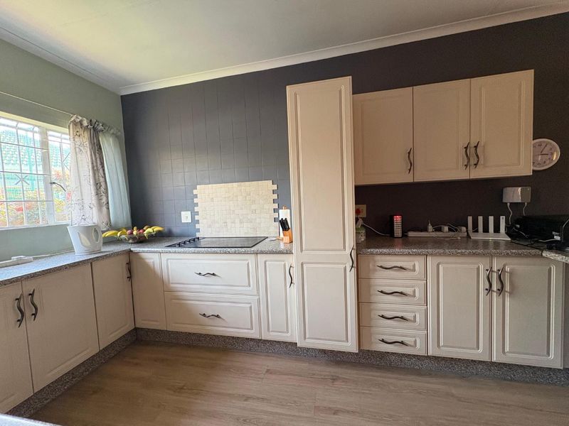 Exclusive Corner Unit with Private Garden and Double Garage - Photo 10