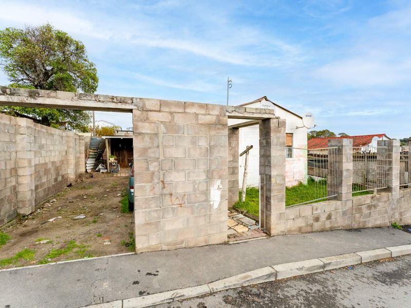 2-Bedroom Fixer-Upper in Hibiscus Close, Ocean View - Photo 2