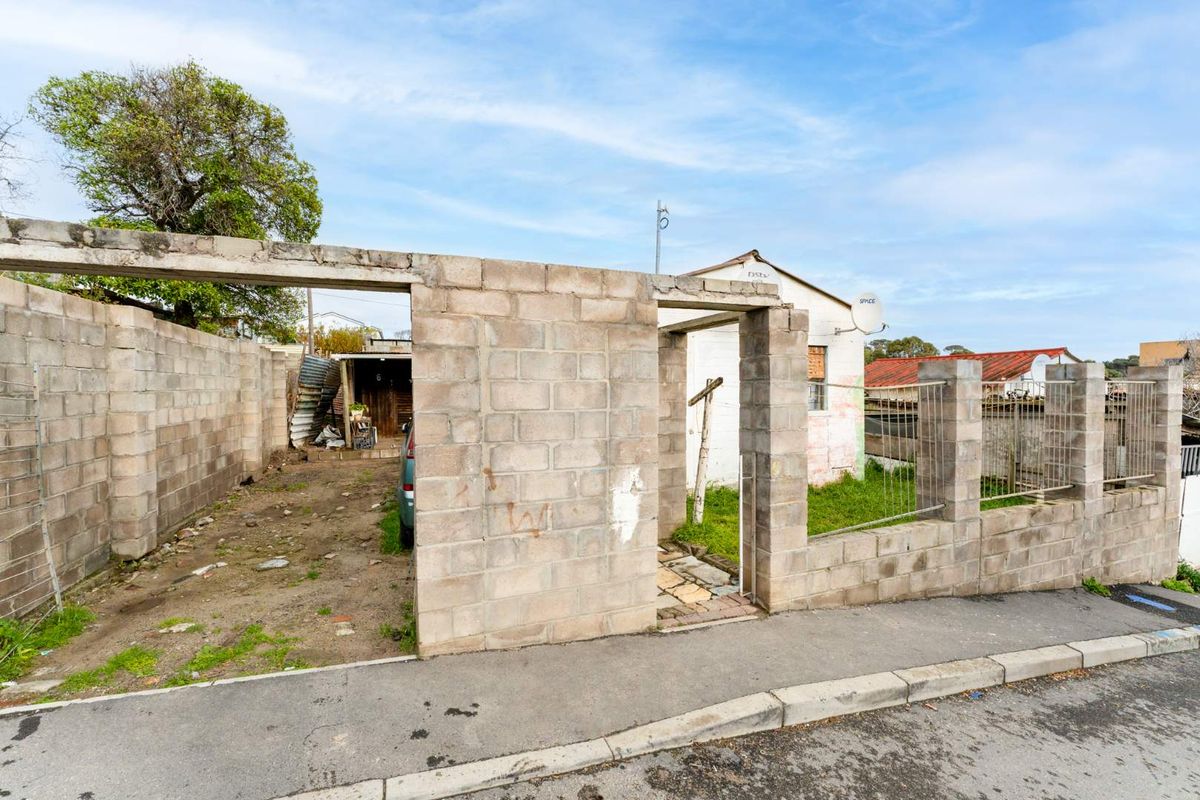 2-Bedroom Fixer-Upper in Hibiscus Close, Ocean View - Photo 2