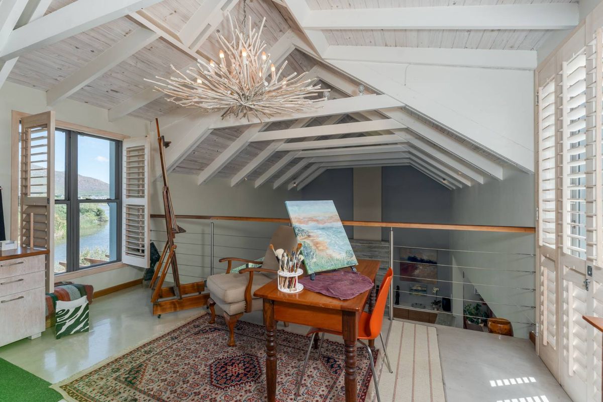 A Unique and bespoke haven of tranquility which is perfectly poised in a wind free position to deliver an unparallelled lifestyle beyond all imagination - Photo 4