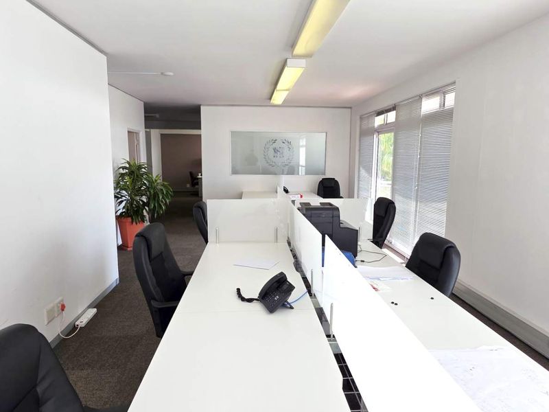 Beautiful Ground Floor Office in Westlake - Photo 7