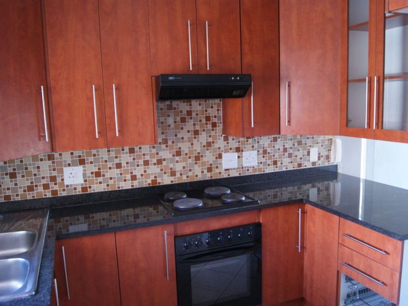 **Charming 2-Bedroom Apartment with Modern Amenities** - Photo 5