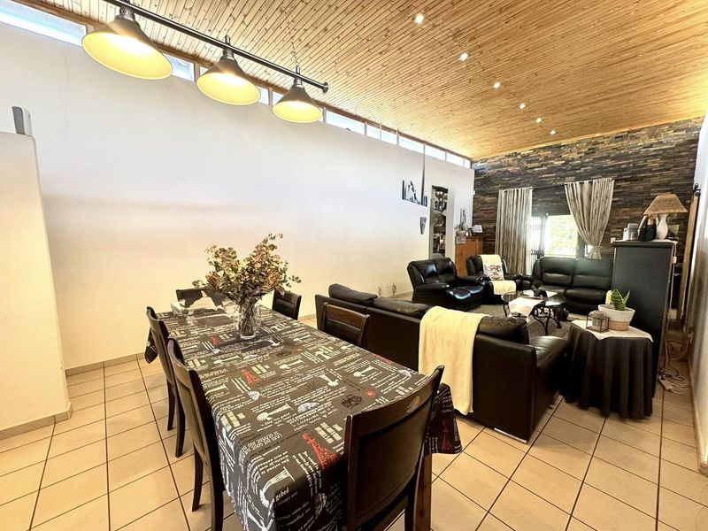 4 Bedroom House For Sale in Elisenheim - Photo 3